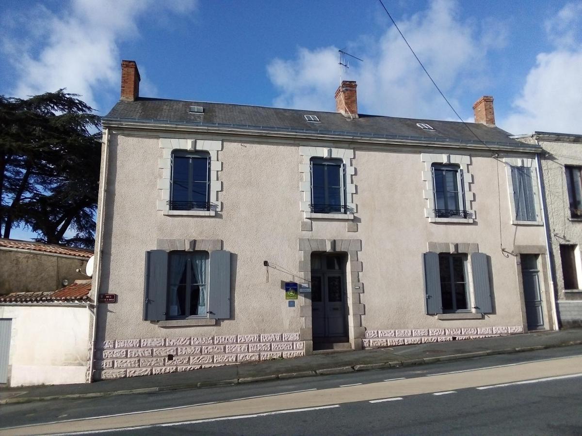 Les Cedres Bed & Breakfast Montaigu-Vendee Bagian luar foto