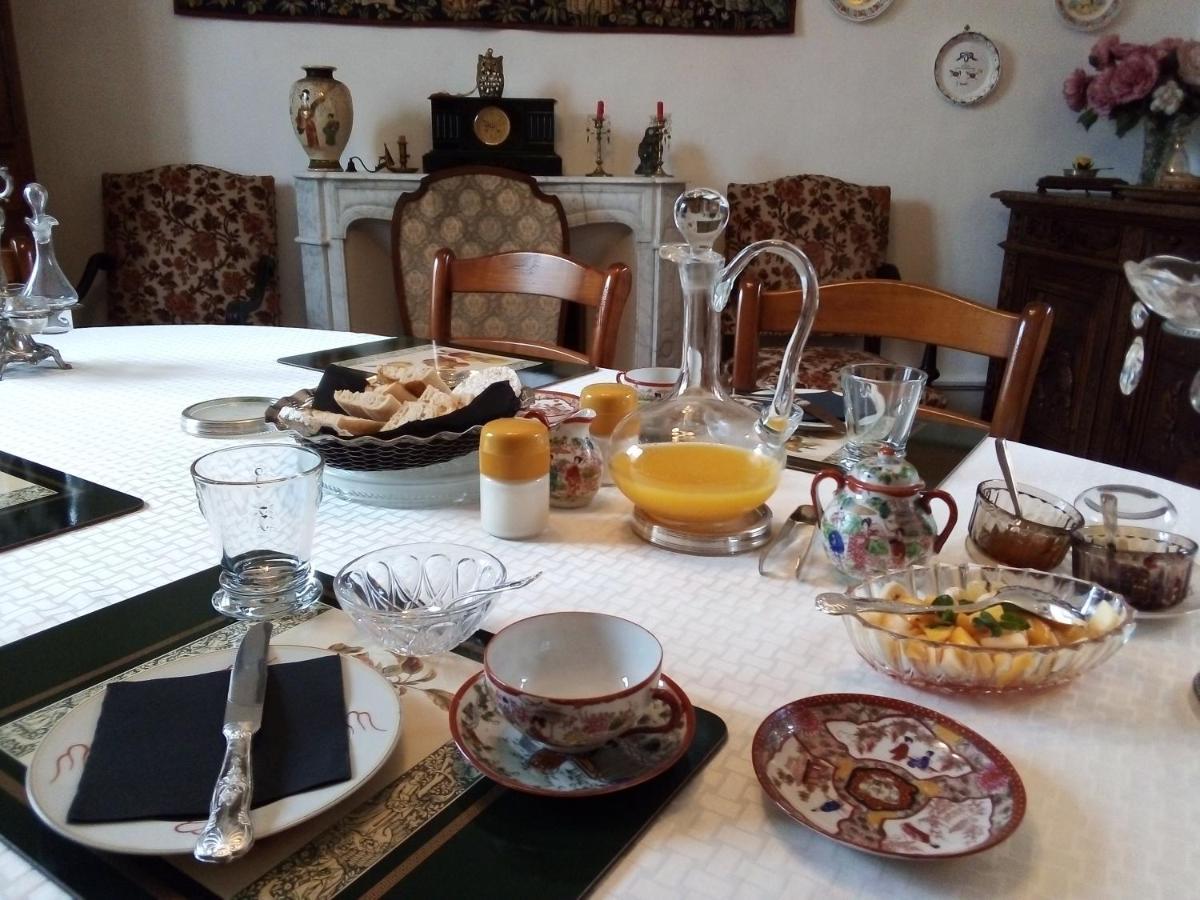 Les Cedres Bed & Breakfast Montaigu-Vendee Bagian luar foto