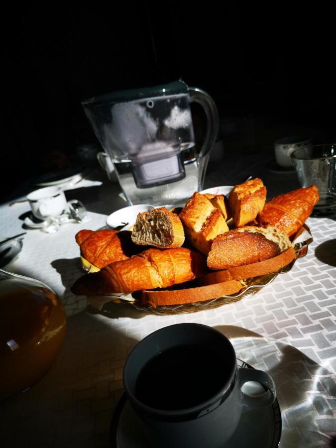 Les Cedres Bed & Breakfast Montaigu-Vendee Bagian luar foto