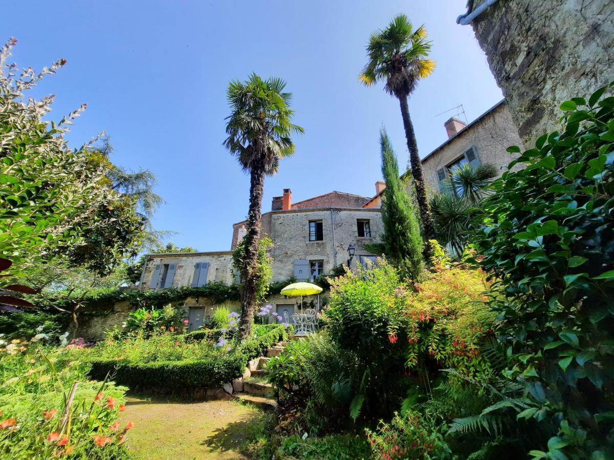 Les Cedres Bed & Breakfast Montaigu-Vendee Bagian luar foto