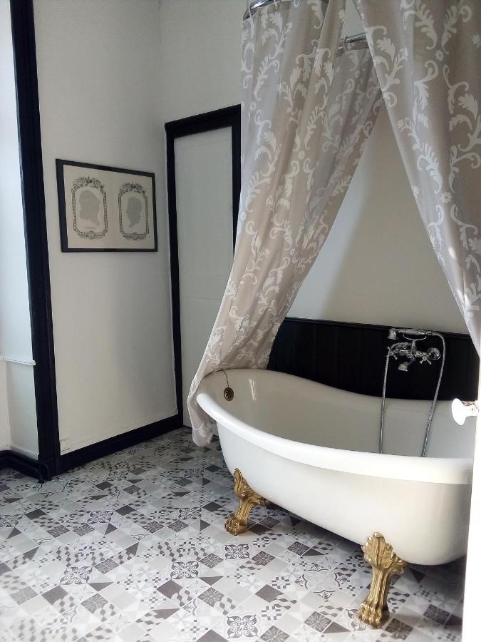 Les Cedres Bed & Breakfast Montaigu-Vendee Bagian luar foto