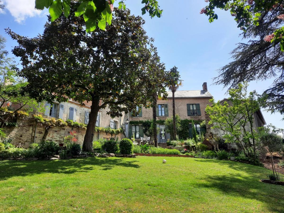 Les Cedres Bed & Breakfast Montaigu-Vendee Bagian luar foto