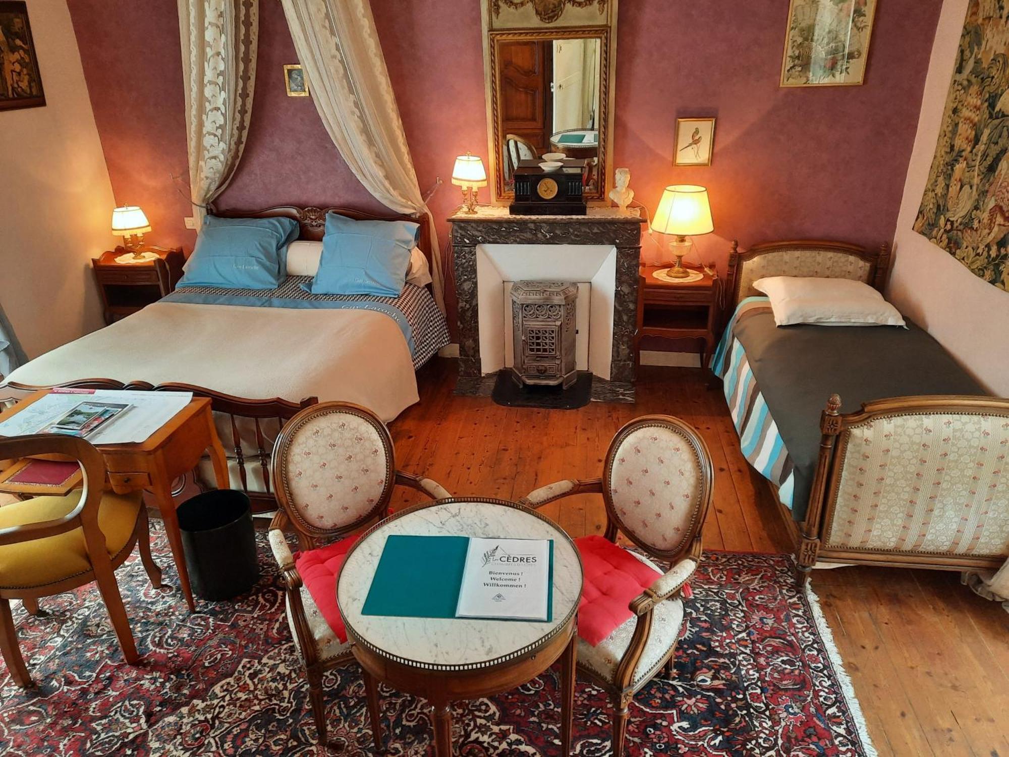 Les Cedres Bed & Breakfast Montaigu-Vendee Ruang foto